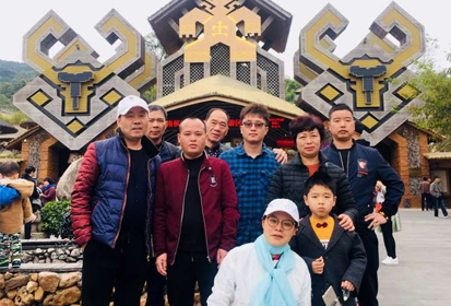 2018年2月1日飞鹏十年功勋员工去三亚旅游